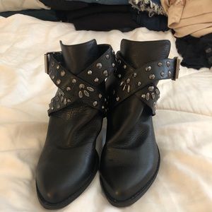 Chinese Laundry Mule